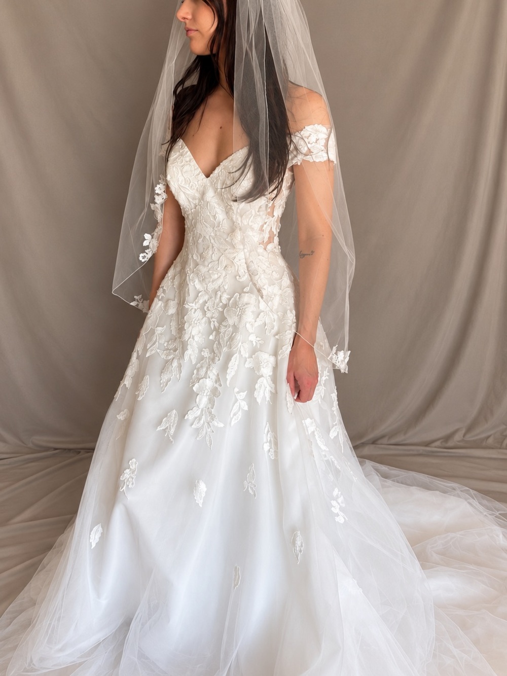 Casablanca Beloved BL419 Bodhi Ivory A-Line Wedding Dress + Designer Veil - Sz.4